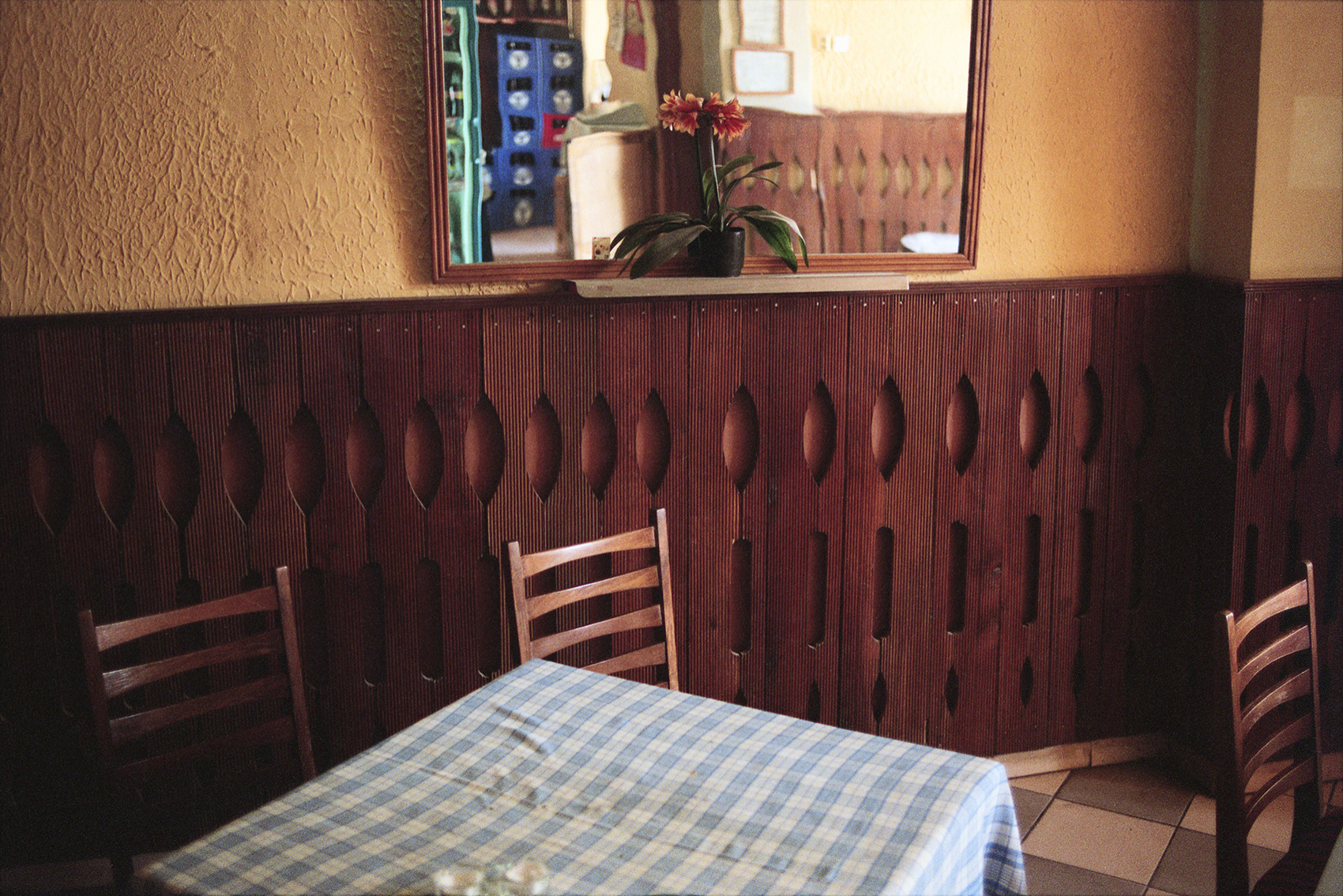 Ovidiu Gordan art photography Romanian familiar place table in bar